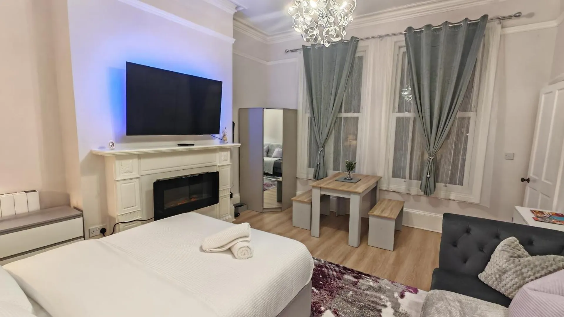 Stylish York Studio 0*,  Великобритания